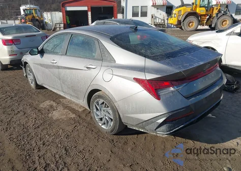 2024 Hyundai Elantra Hybrid Blue z USA, uszkodzony, nr VIN KMHLM4DJXRU113855